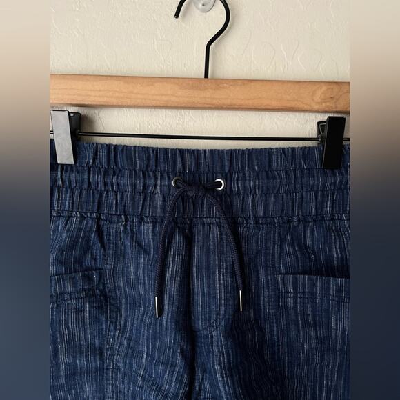 Athleta Cabo linen textured shorts navy 2 - Picture 9 of 14